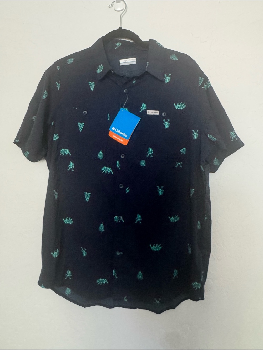 Columbia Men’s Short-Sleeve Navy Blue Button-Up Shirt with Bigfoot Print, NWT